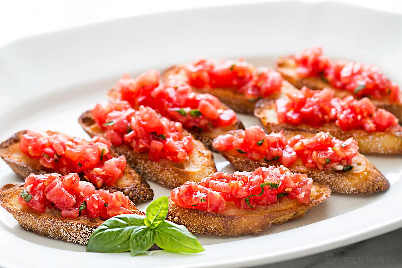 bruschetta-tomato-basil-horiz-a-1600